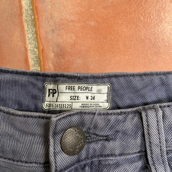 FREE PEOPLE SHORTS - Picture 2 of 2